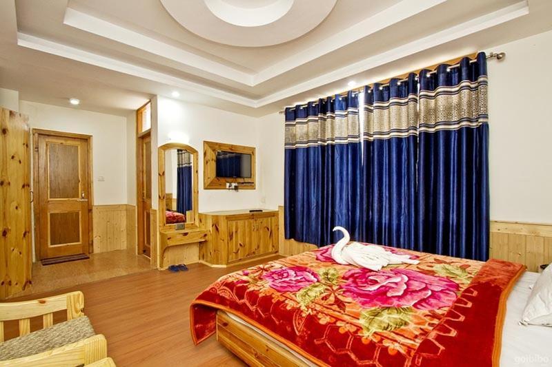 Hotel Uday Himalaya Манали Экстерьер фото